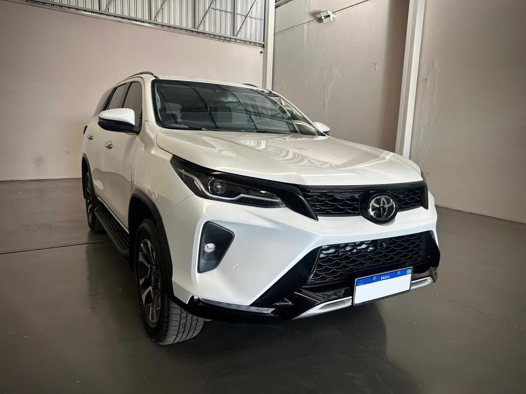 TOYOTA Hilux SW4