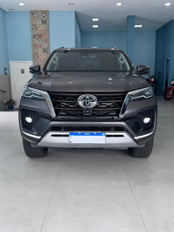 TOYOTA Hilux SW4 - Foto