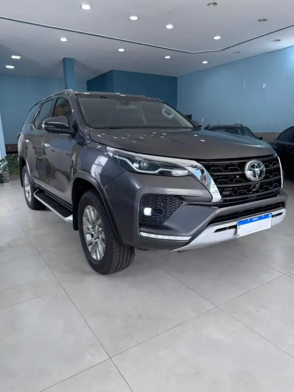 TOYOTA Hilux SW4 - Foto