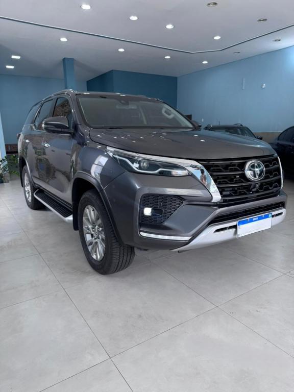 TOYOTA Hilux SW4 - Foto
