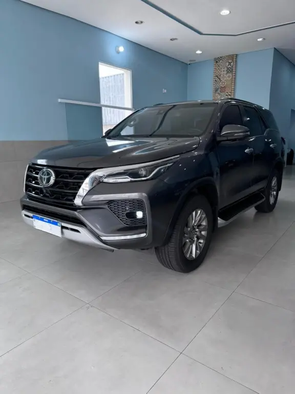 TOYOTA Hilux SW4 - Foto