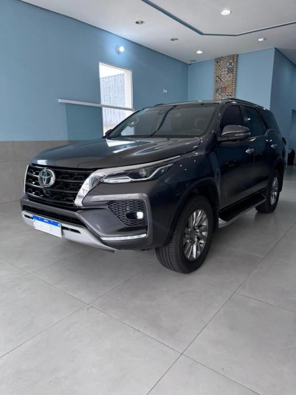 TOYOTA Hilux SW4 - Foto