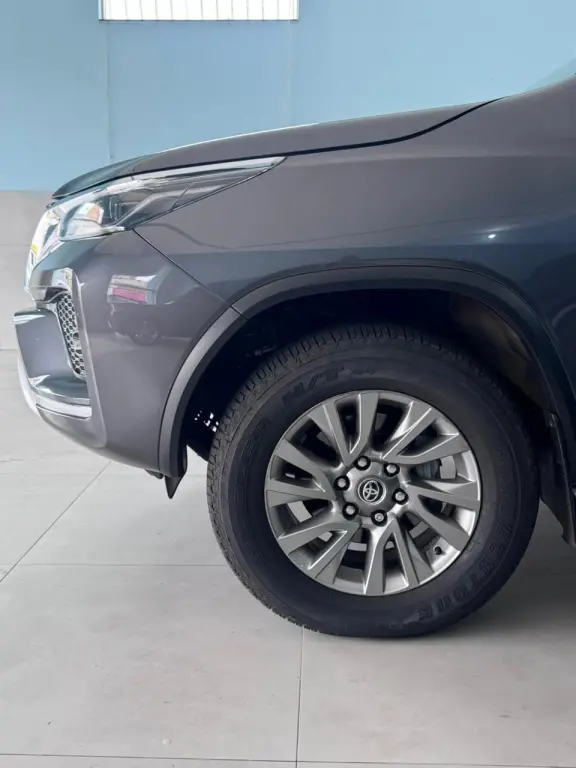 TOYOTA Hilux SW4 - Foto