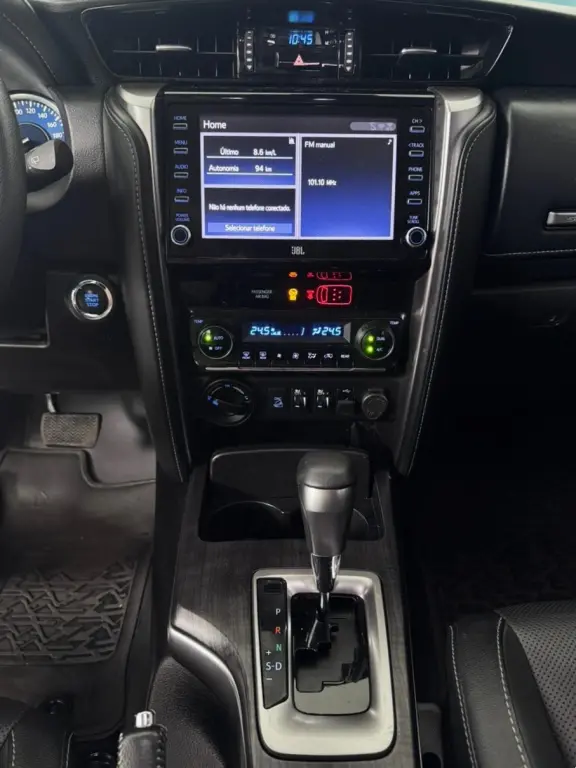 TOYOTA Hilux SW4 - Foto
