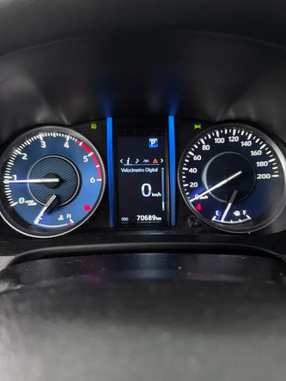 TOYOTA Hilux SW4 - Foto