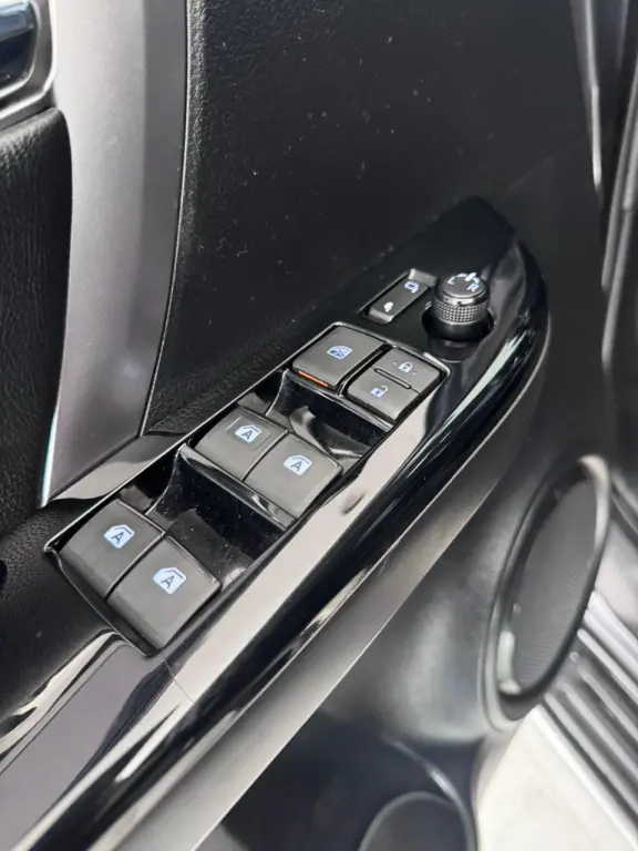 TOYOTA Hilux SW4 - Foto