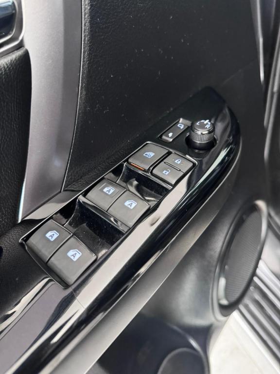 TOYOTA Hilux SW4 - Foto