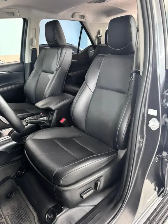 TOYOTA Hilux SW4 - Foto