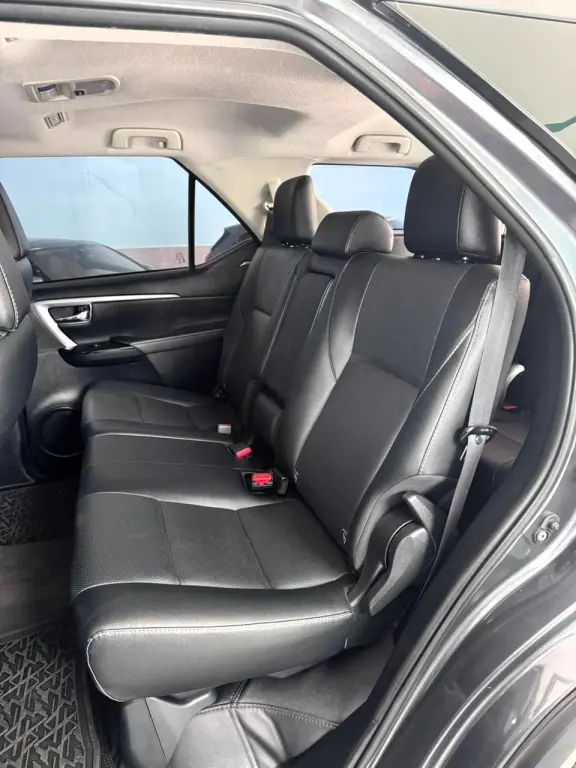 TOYOTA Hilux SW4 - Foto