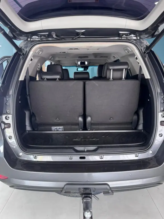 TOYOTA Hilux SW4 - Foto