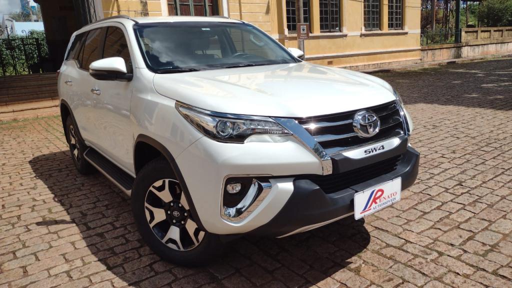 TOYOTA Hilux SW4 - Foto