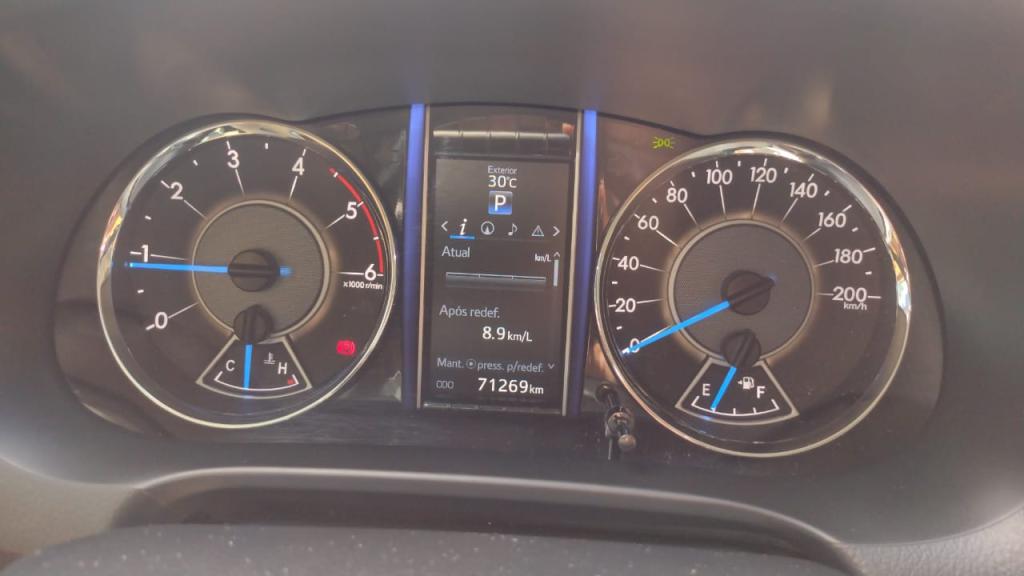 TOYOTA Hilux SW4 - Foto