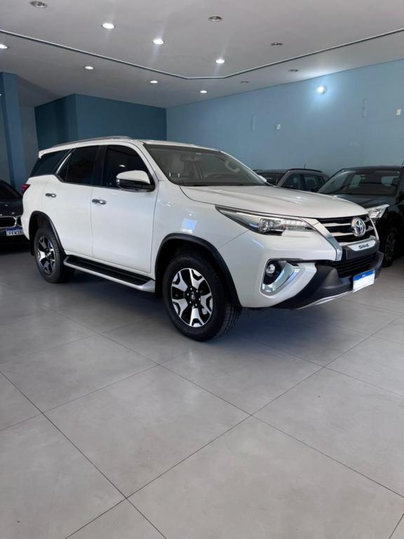TOYOTA Hilux SW4 - Foto