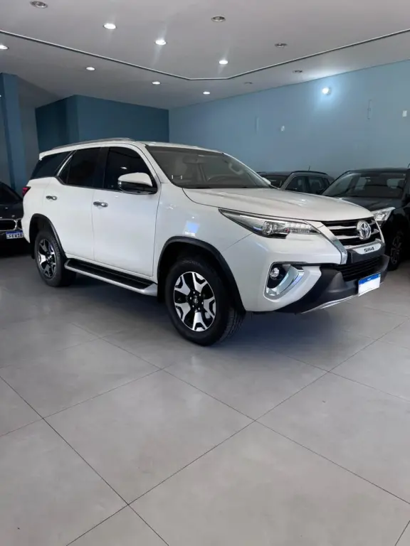 TOYOTA Hilux SW4