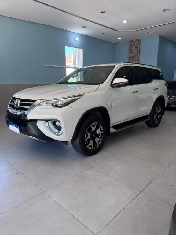 TOYOTA Hilux SW4 - Foto