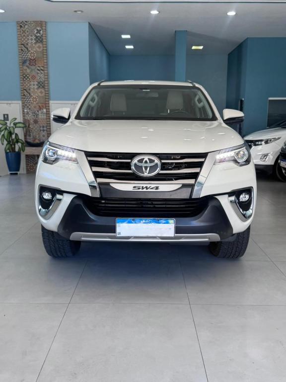 TOYOTA Hilux SW4 - Foto