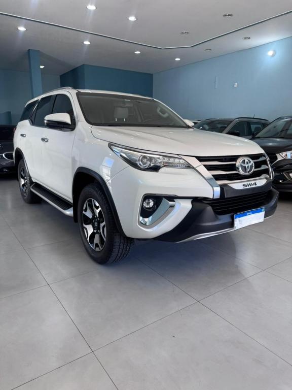 TOYOTA Hilux SW4 - Foto