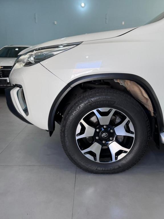 TOYOTA Hilux SW4 - Foto