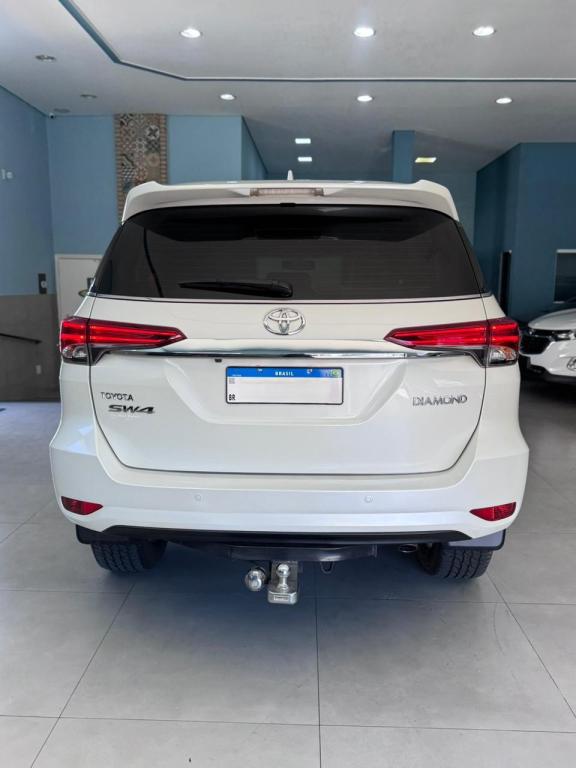 TOYOTA Hilux SW4 - Foto