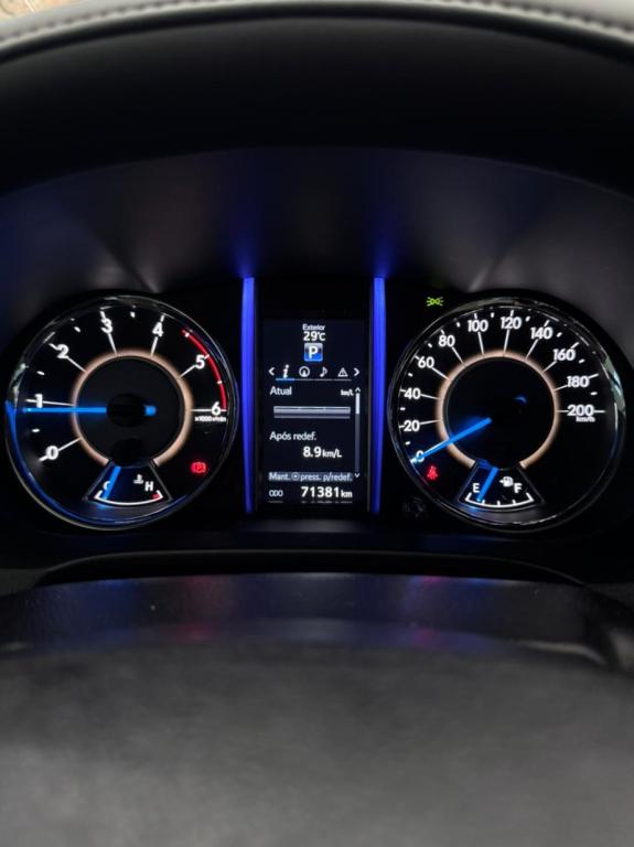 TOYOTA Hilux SW4 - Foto