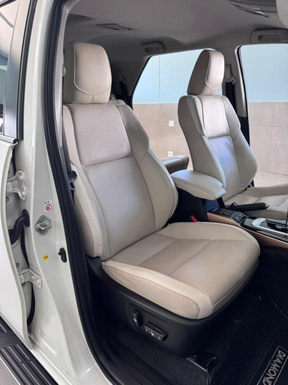 TOYOTA Hilux SW4 - Foto