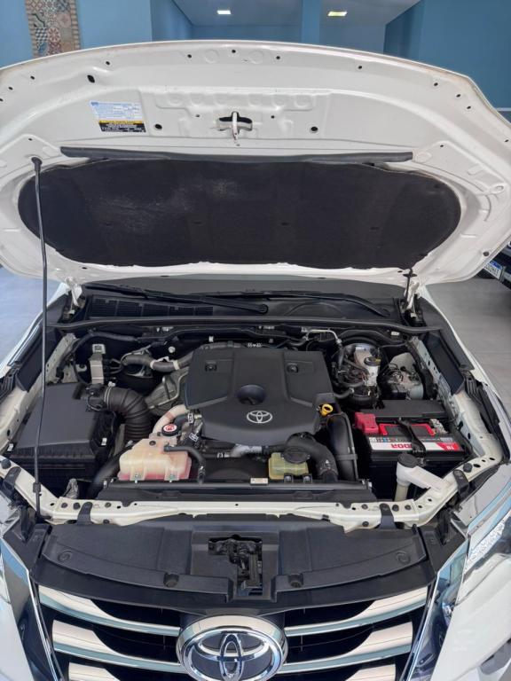 TOYOTA Hilux SW4 - Foto