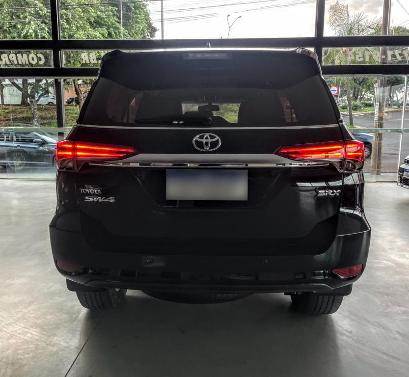 TOYOTA Hilux SW4 - Foto