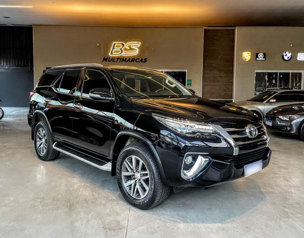 TOYOTA Hilux SW4 - Foto