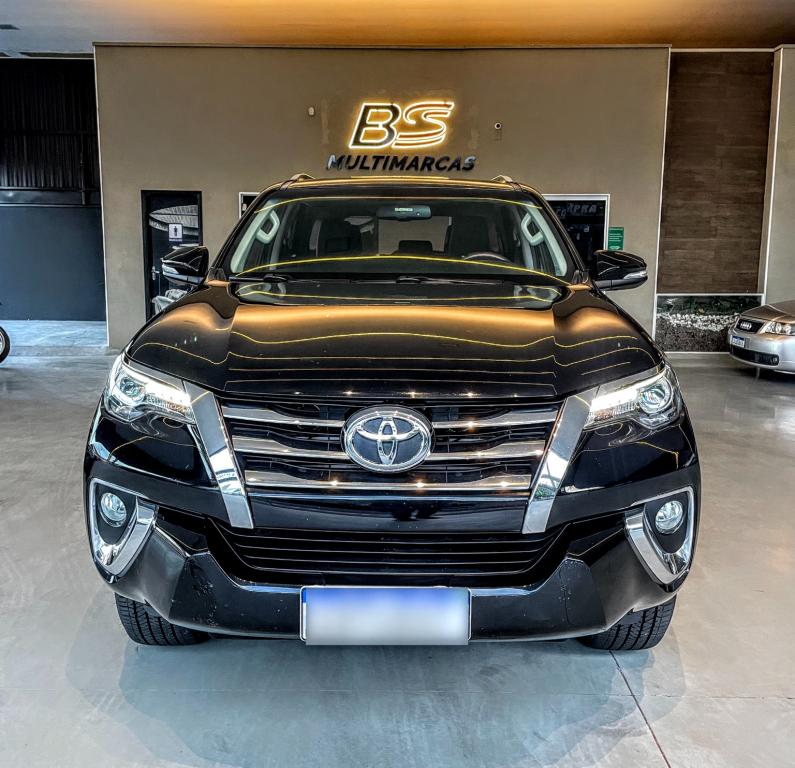 TOYOTA Hilux SW4 - Foto