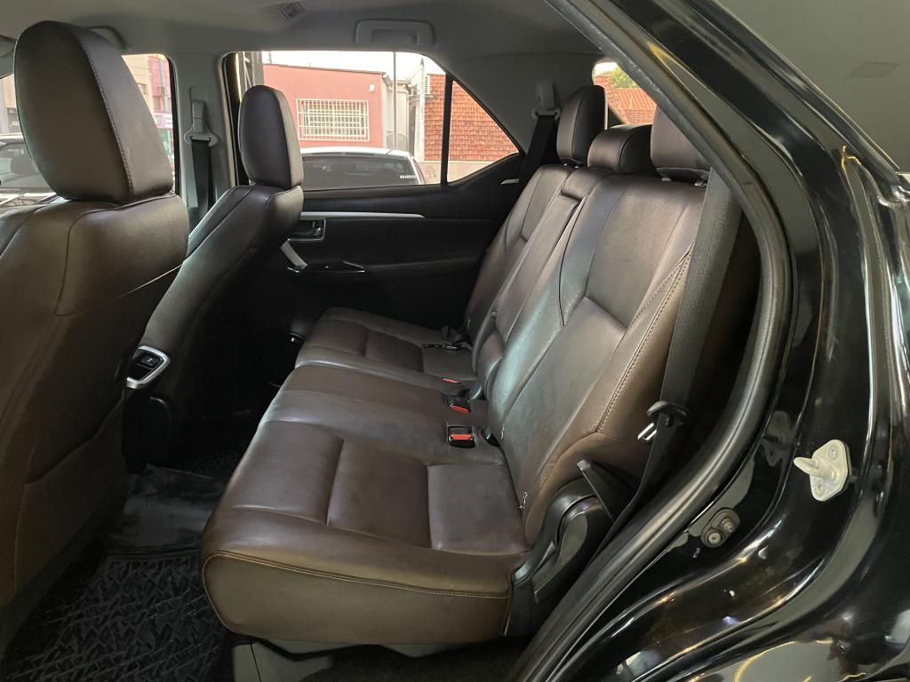 TOYOTA Hilux SW4 - Foto