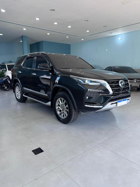 TOYOTA Hilux SW4