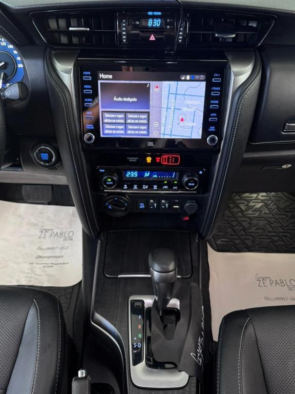 TOYOTA Hilux SW4 - Foto