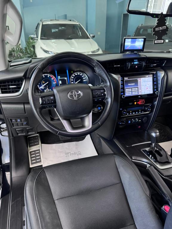 TOYOTA Hilux SW4 - Foto