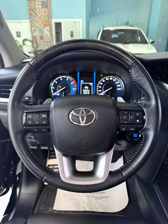 TOYOTA Hilux SW4 - Foto