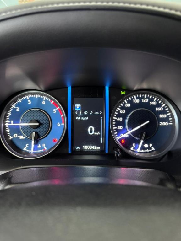 TOYOTA Hilux SW4 - Foto