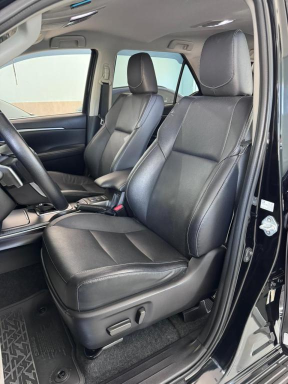 TOYOTA Hilux SW4 - Foto