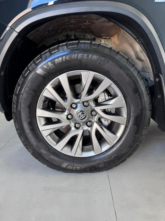 TOYOTA Hilux SW4 - Foto