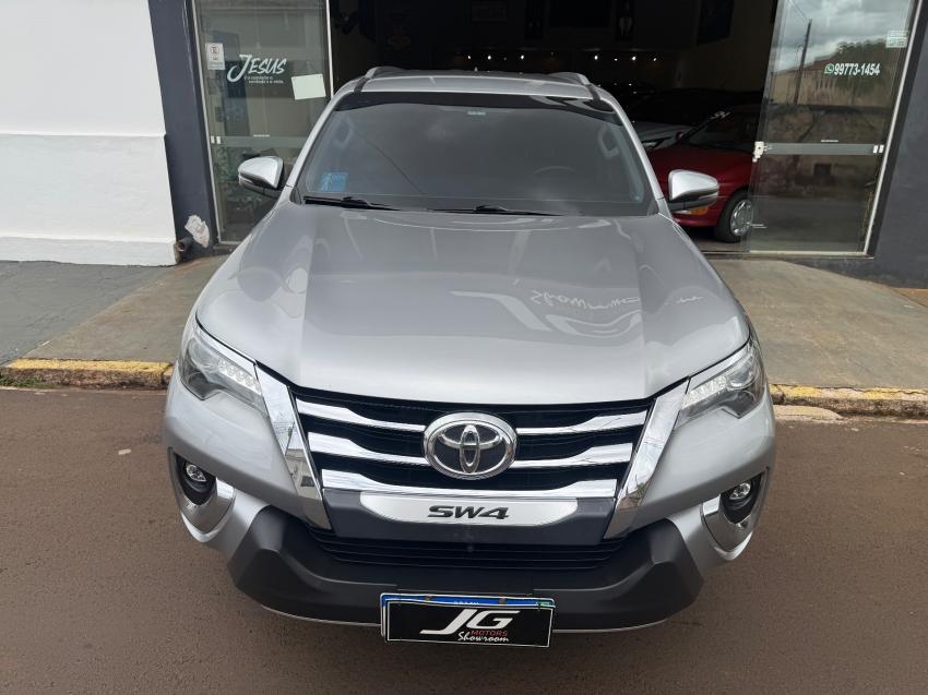 TOYOTA Hilux SW4 - Foto