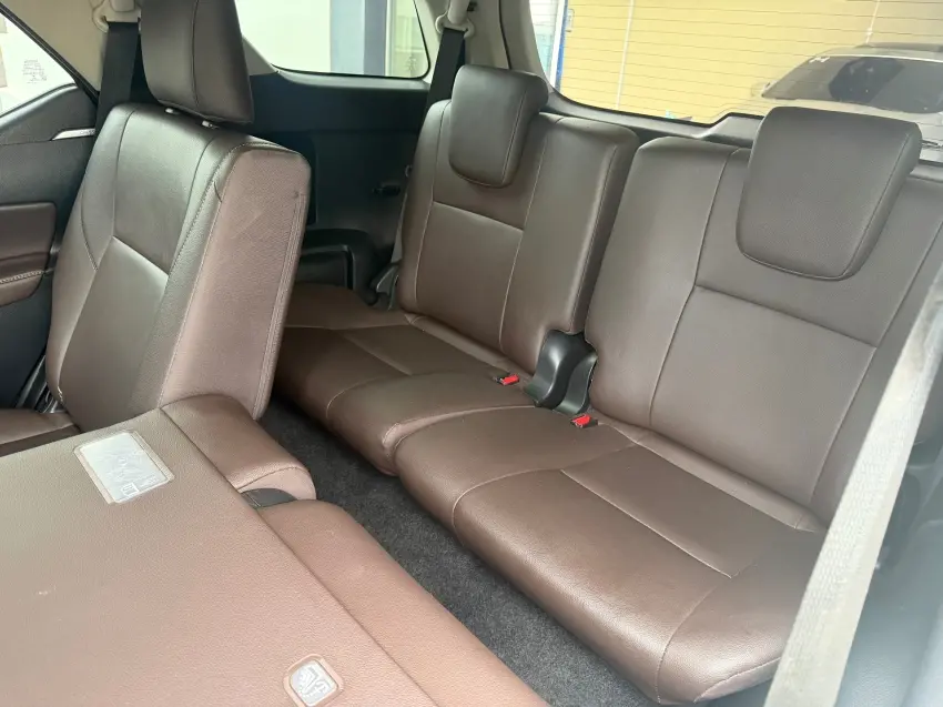 TOYOTA Hilux SW4 - Foto