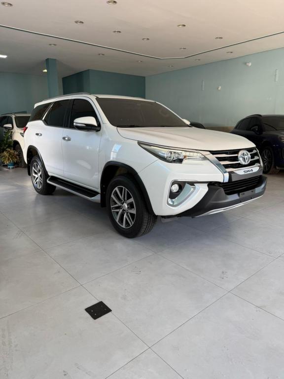 TOYOTA Hilux SW4