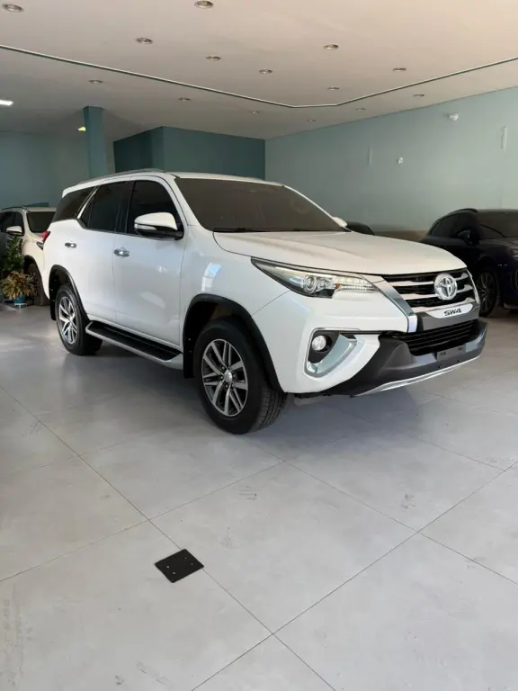 TOYOTA Hilux SW4