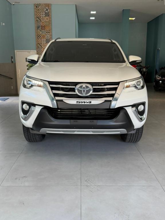 TOYOTA Hilux SW4 - Foto