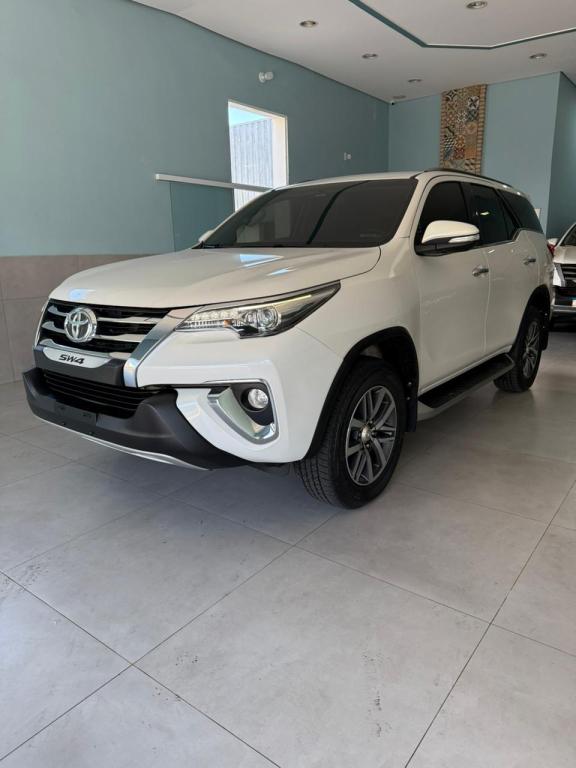 TOYOTA Hilux SW4 - Foto