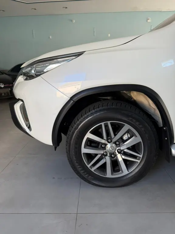 TOYOTA Hilux SW4 - Foto