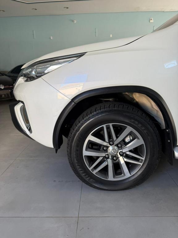 TOYOTA Hilux SW4 - Foto
