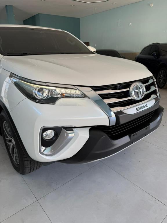 TOYOTA Hilux SW4 - Foto