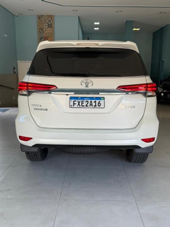 TOYOTA Hilux SW4 - Foto