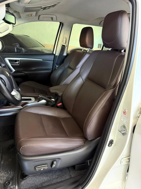 TOYOTA Hilux SW4 - Foto