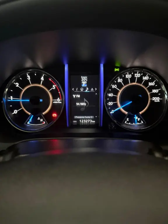 TOYOTA Hilux SW4 - Foto