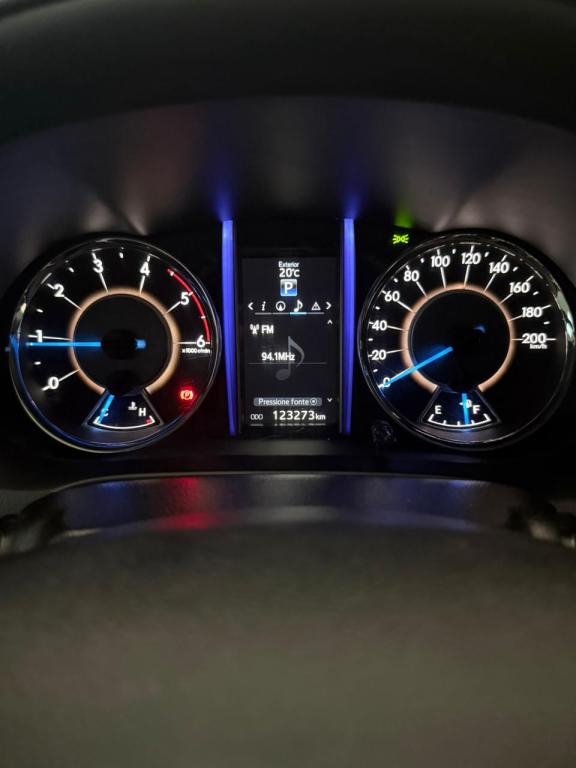TOYOTA Hilux SW4 - Foto